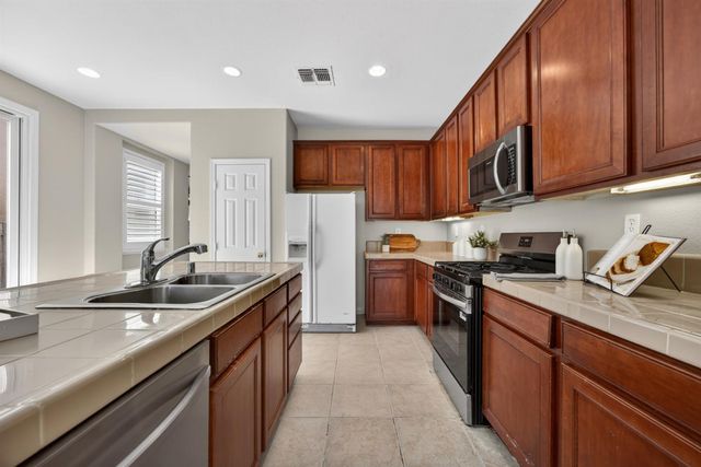 561 Greg Thatch Cir, Sacramento, CA 95835