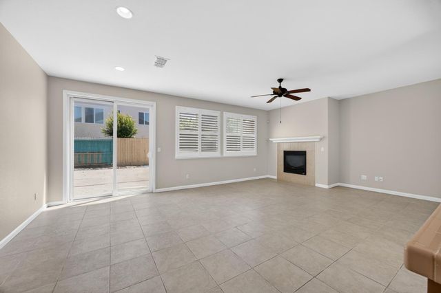 561 Greg Thatch Cir, Sacramento, CA 95835
