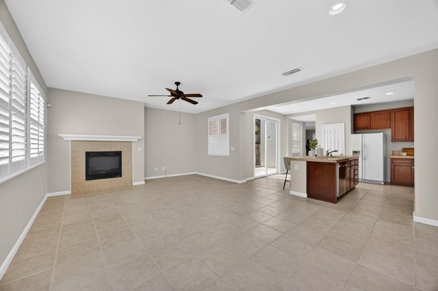 561 Greg Thatch Cir, Sacramento, CA 95835
