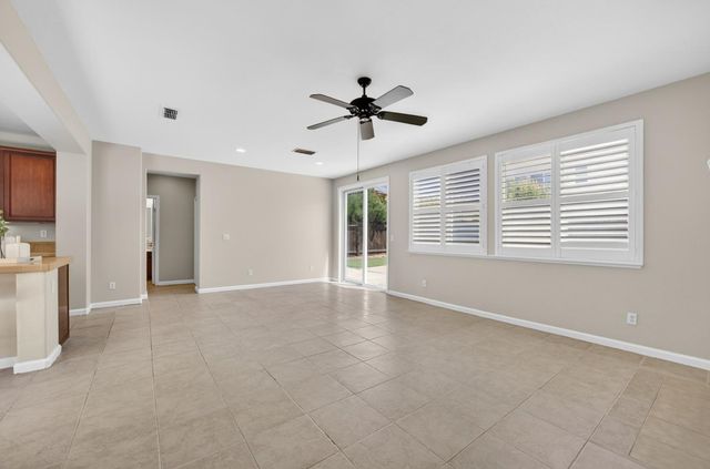 561 Greg Thatch Cir, Sacramento, CA 95835
