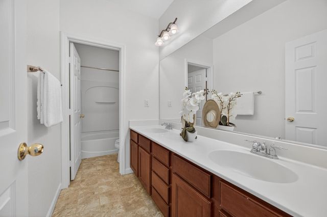 561 Greg Thatch Cir, Sacramento, CA 95835