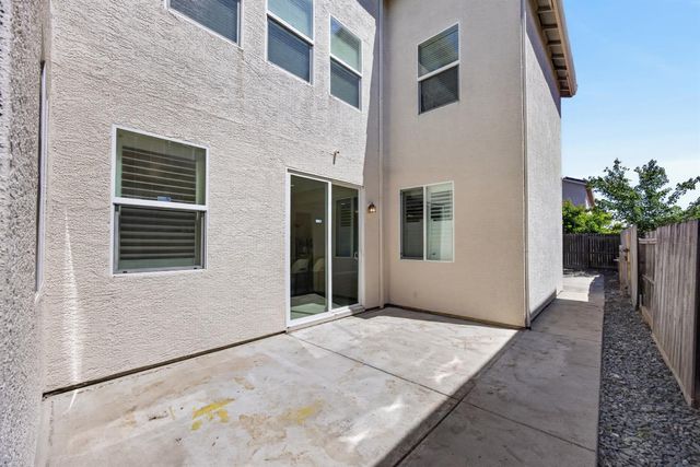 561 Greg Thatch Cir, Sacramento, CA 95835