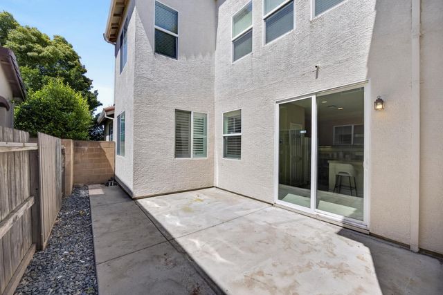 561 Greg Thatch Cir, Sacramento, CA 95835