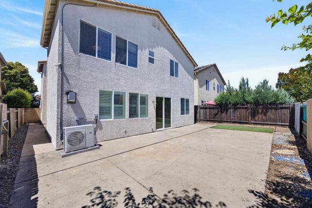 561 Greg Thatch Cir, Sacramento, CA 95835