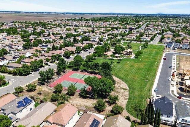 561 Greg Thatch Cir, Sacramento, CA 95835