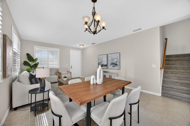 561 Greg Thatch Cir, Sacramento, CA 95835