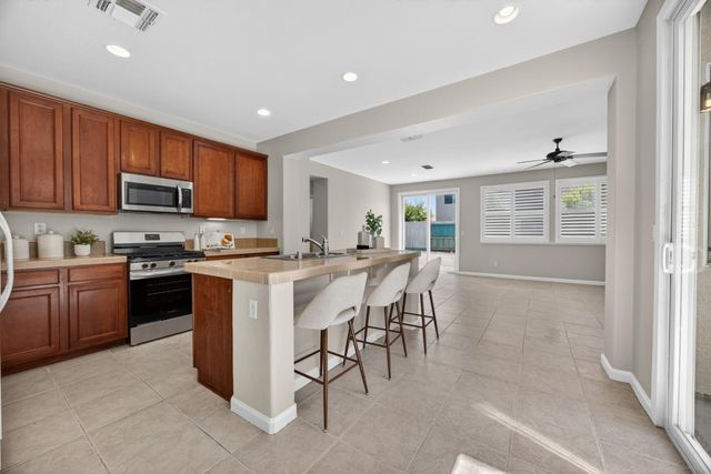 561 Greg Thatch Cir, Sacramento, CA 95835
