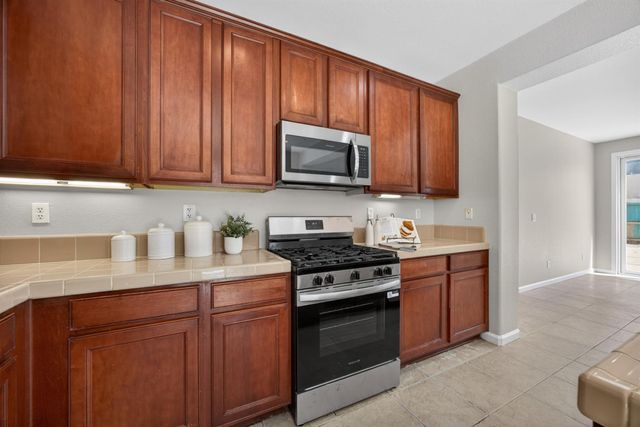561 Greg Thatch Cir, Sacramento, CA 95835