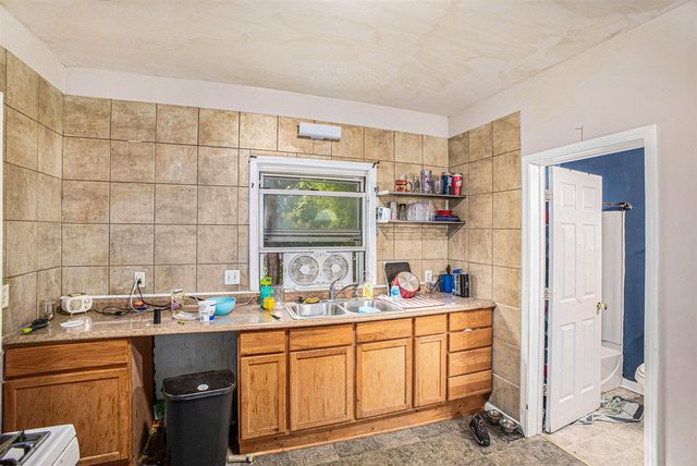 831 Vine Street, Lansing, MI 48912