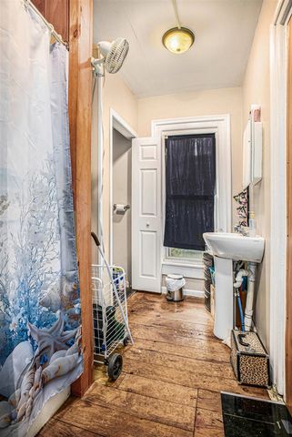 831 Vine Street, Lansing, MI 48912