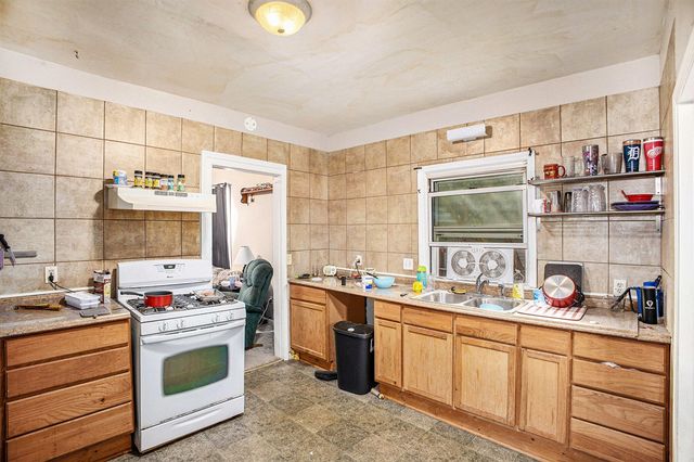 831 Vine Street, Lansing, MI 48912