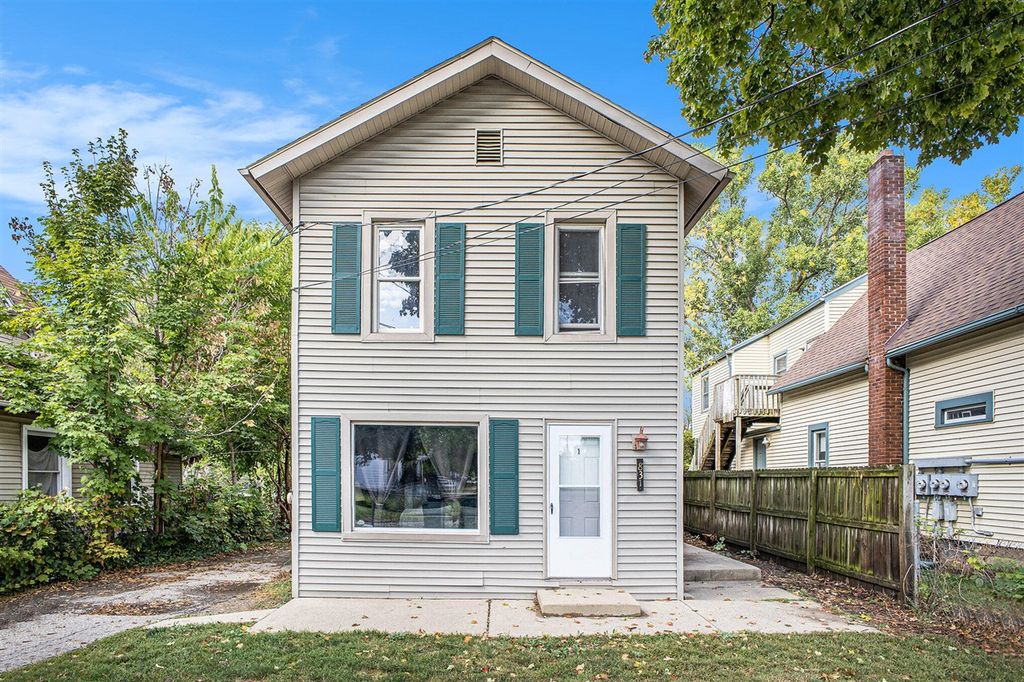 831 Vine Street, Lansing, MI 48912