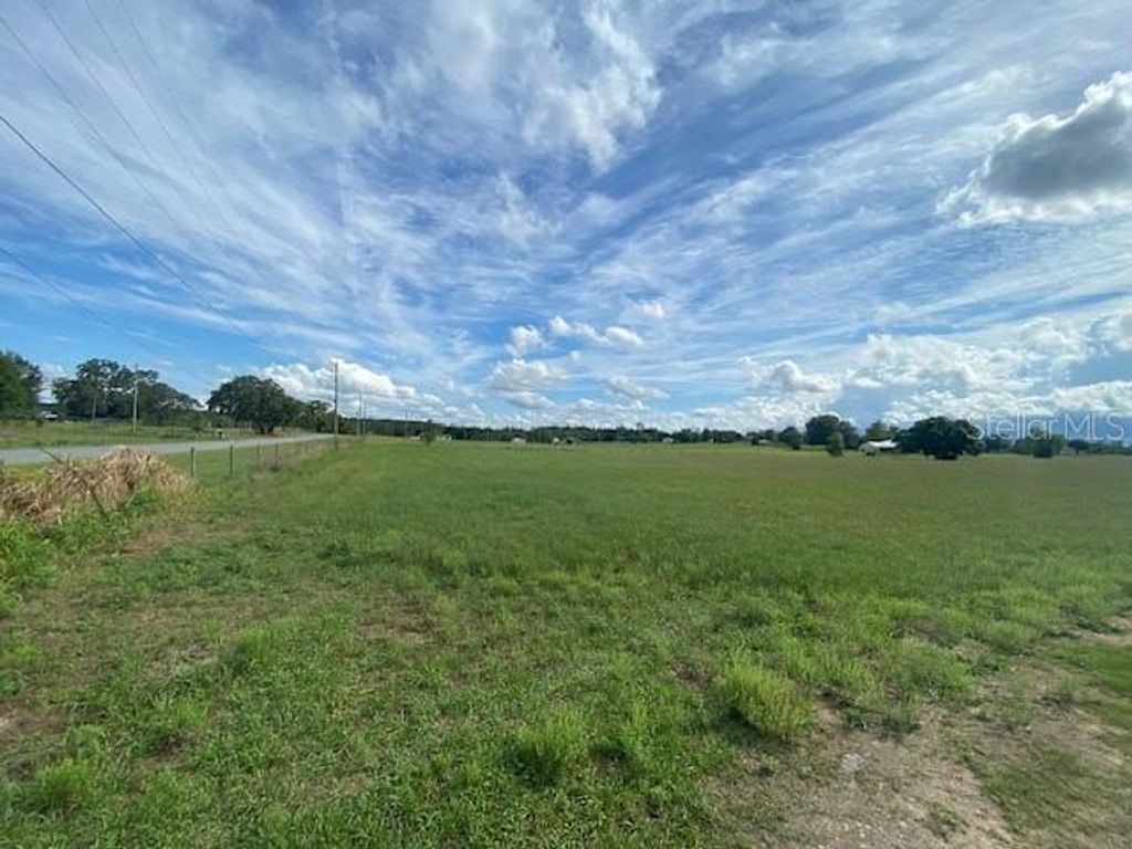 Image 8 of property listing at WHITE ROAD, Brooksville, FL 34602