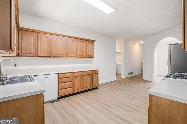 27 Shepherd Drive, Lithia Springs, GA 30122