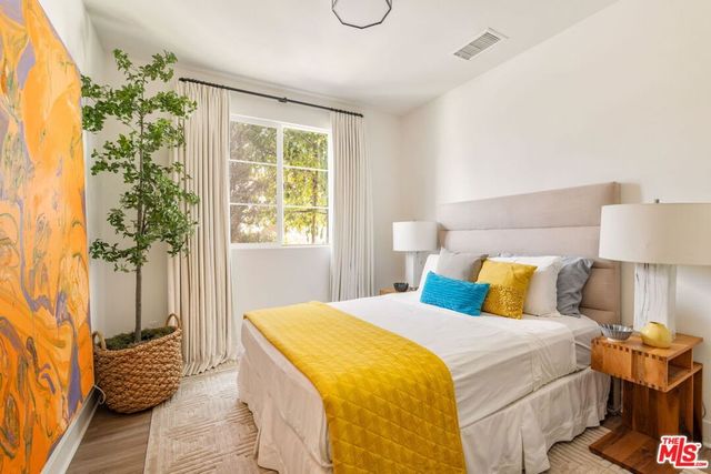 10742 Bloomfield Street, Toluca Lake, CA 91602