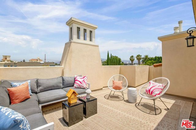 10742 Bloomfield Street, Toluca Lake, CA 91602