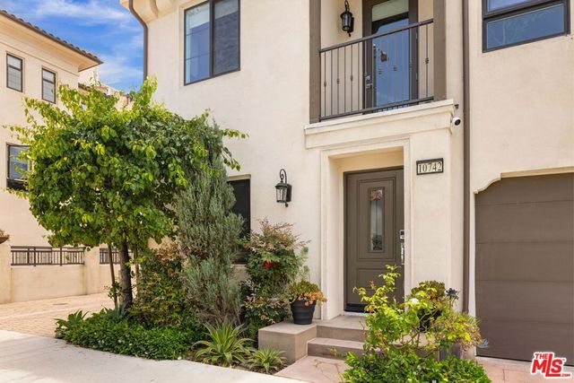 10742 Bloomfield Street, Toluca Lake, CA 91602