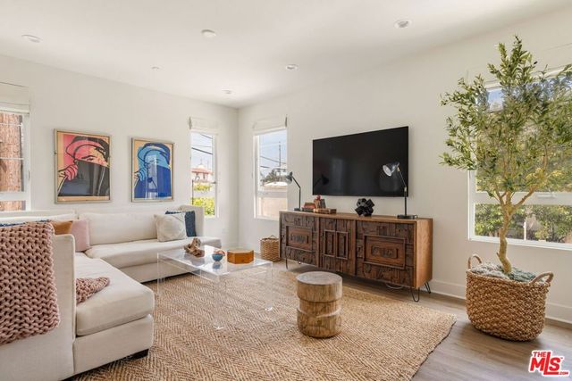 10742 Bloomfield Street, Toluca Lake, CA 91602