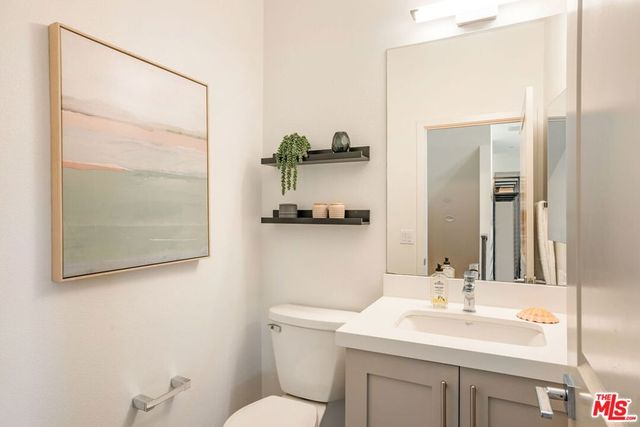10742 Bloomfield Street, Toluca Lake, CA 91602
