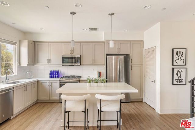 10742 Bloomfield Street, Toluca Lake, CA 91602