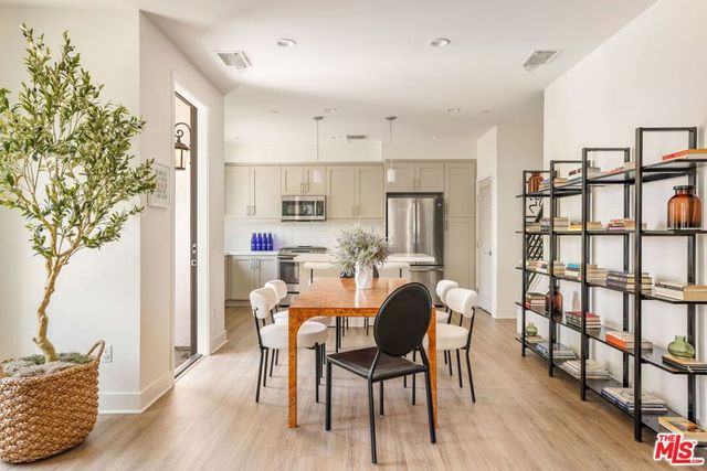 10742 Bloomfield Street, Toluca Lake, CA 91602
