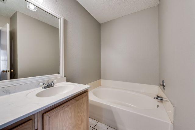 8129 Spruce Valley Drive, Fort Worth, TX 76137