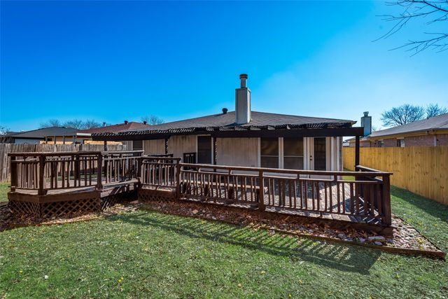 8129 Spruce Valley Drive, Fort Worth, TX 76137