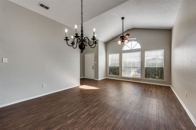 8129 Spruce Valley Drive, Fort Worth, TX 76137