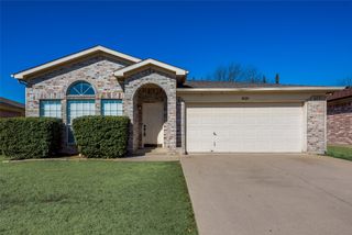 8129 Spruce Valley Drive, Fort Worth, TX 76137