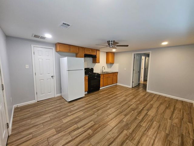 9222 Sandra B Street, Houston, TX 77016