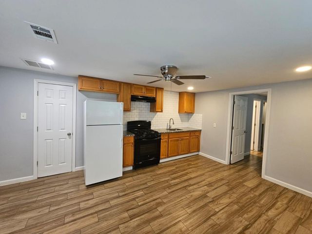 9222 Sandra B Street, Houston, TX 77016