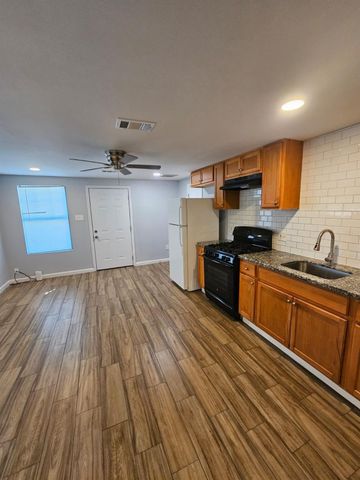 9222 Sandra B Street, Houston, TX 77016