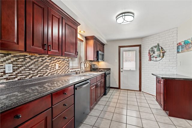 506 Liggett Ave, Forward Twp, PA 15063