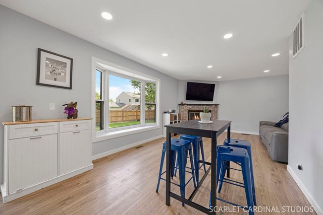30W254 Bedford Lane, Warrenville, IL 60555