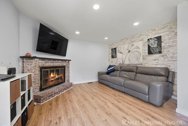 30W254 Bedford Lane, Warrenville, IL 60555