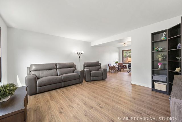 30W254 Bedford Lane, Warrenville, IL 60555