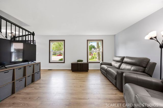 30W254 Bedford Lane, Warrenville, IL 60555