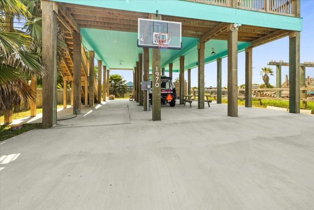 1970 Avenue B, Port Bolivar, TX 77650