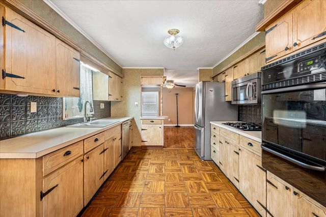 13723 E 56th Street N, Owasso, OK 74055