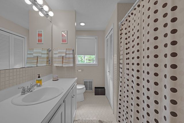 45 Lake St, Shrewsbury, MA 01545