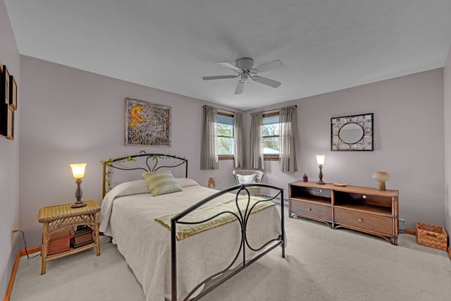 45 Lake St, Shrewsbury, MA 01545