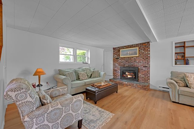 45 Lake St, Shrewsbury, MA 01545