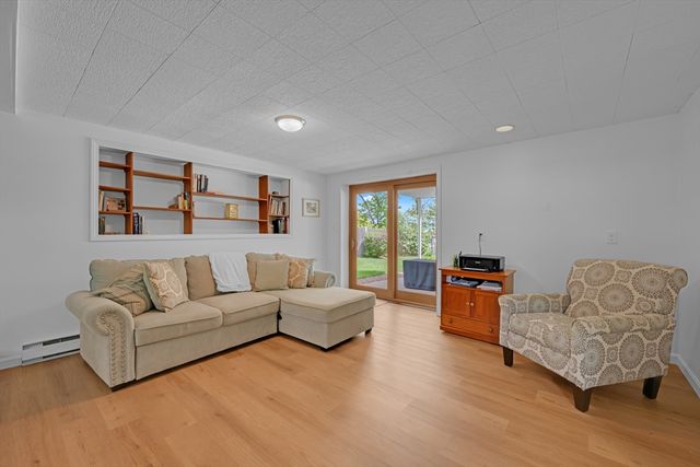 45 Lake St, Shrewsbury, MA 01545