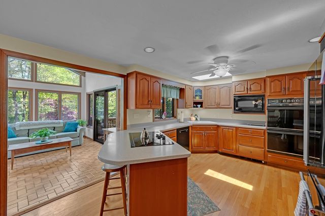 45 Lake St, Shrewsbury, MA 01545