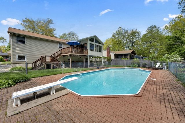 45 Lake St, Shrewsbury, MA 01545