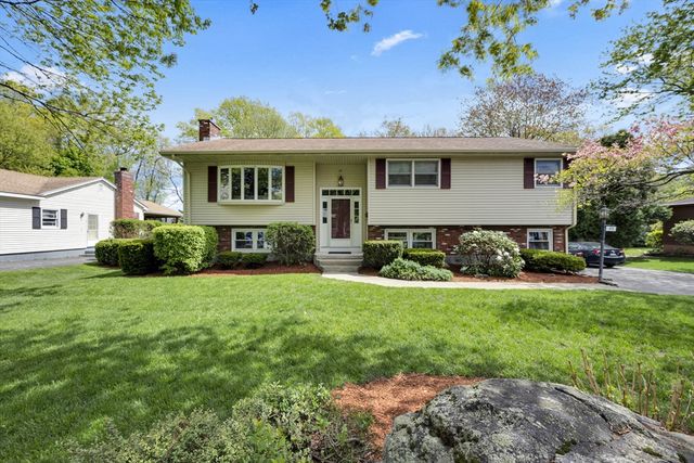 45 Lake St, Shrewsbury, MA 01545