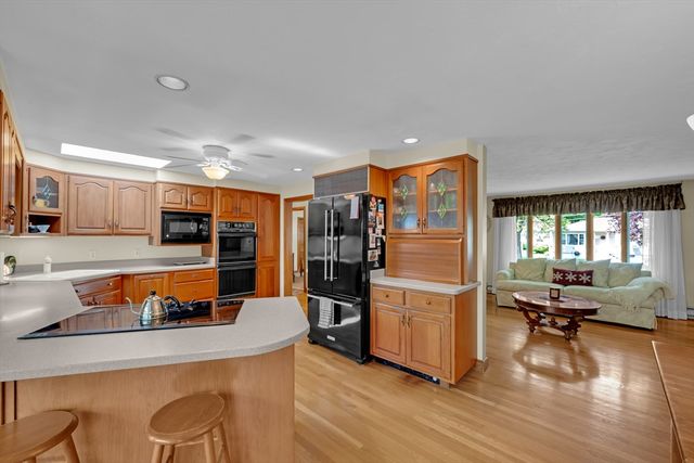 45 Lake St, Shrewsbury, MA 01545