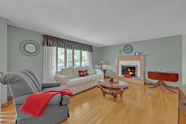 45 Lake St, Shrewsbury, MA 01545