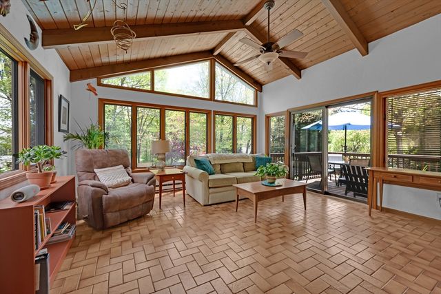 45 Lake St, Shrewsbury, MA 01545