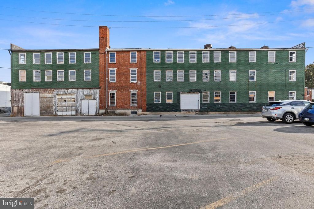 25 LAUREL ST, York, PA 17404